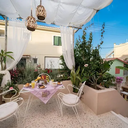 Flowers In The - Elegant In Holiday home
